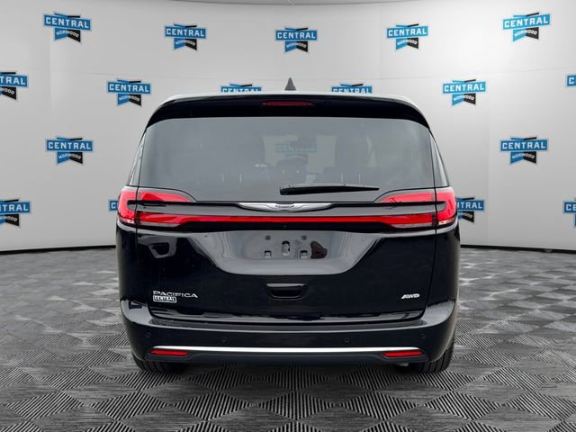 Certified 2025 Chrysler Pacifica Select image 5