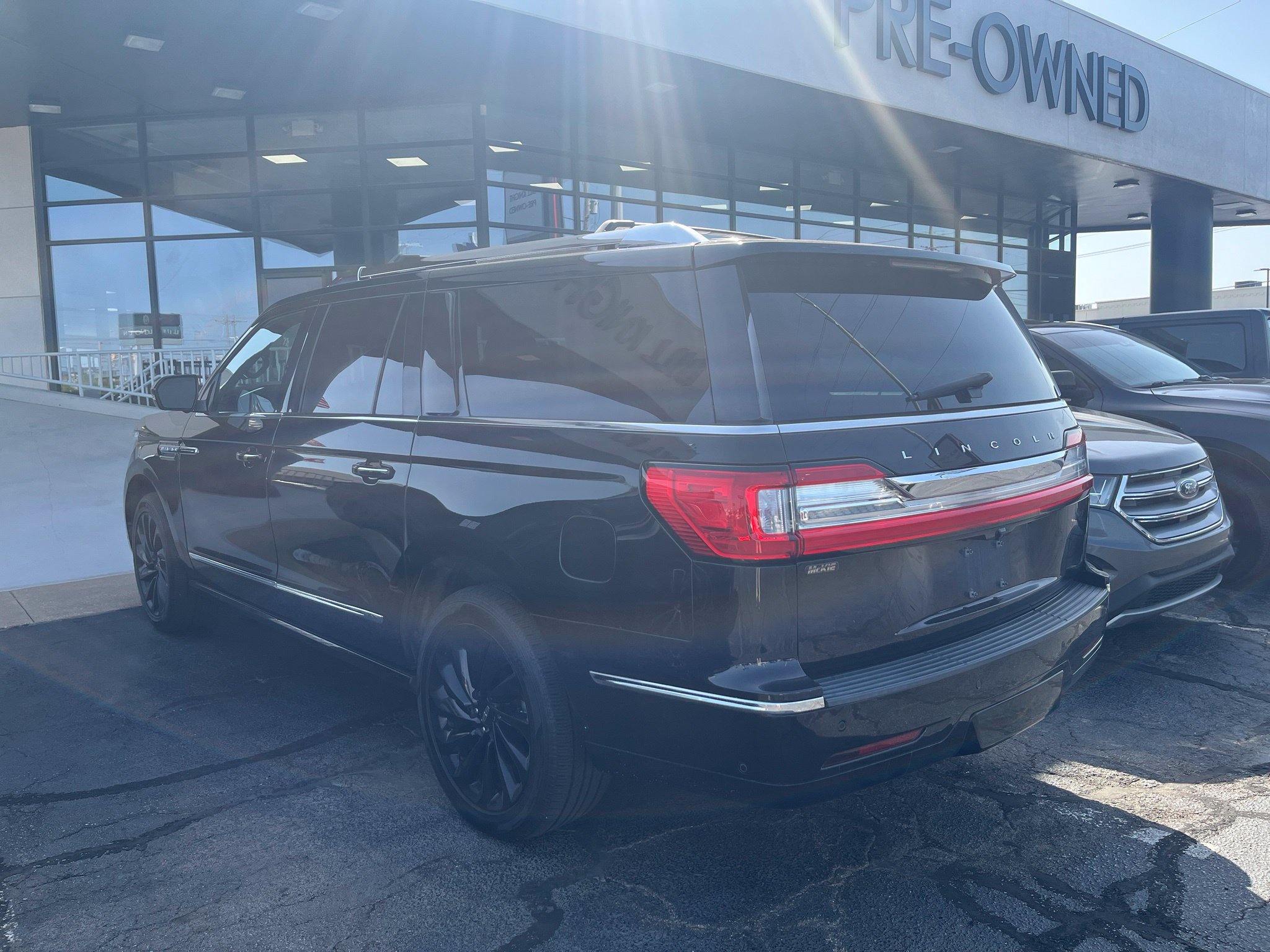 Used 2020 Lincoln Navigator L Reserve w/ Equipment Group 208A Reserve AWD/4WD image 2