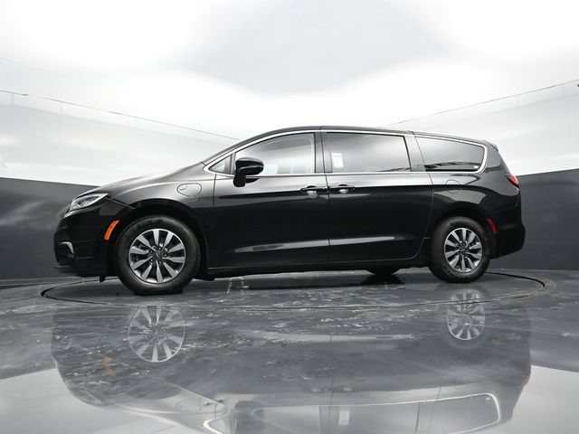 Used 2024 Chrysler Pacifica Limited FWD image 57
