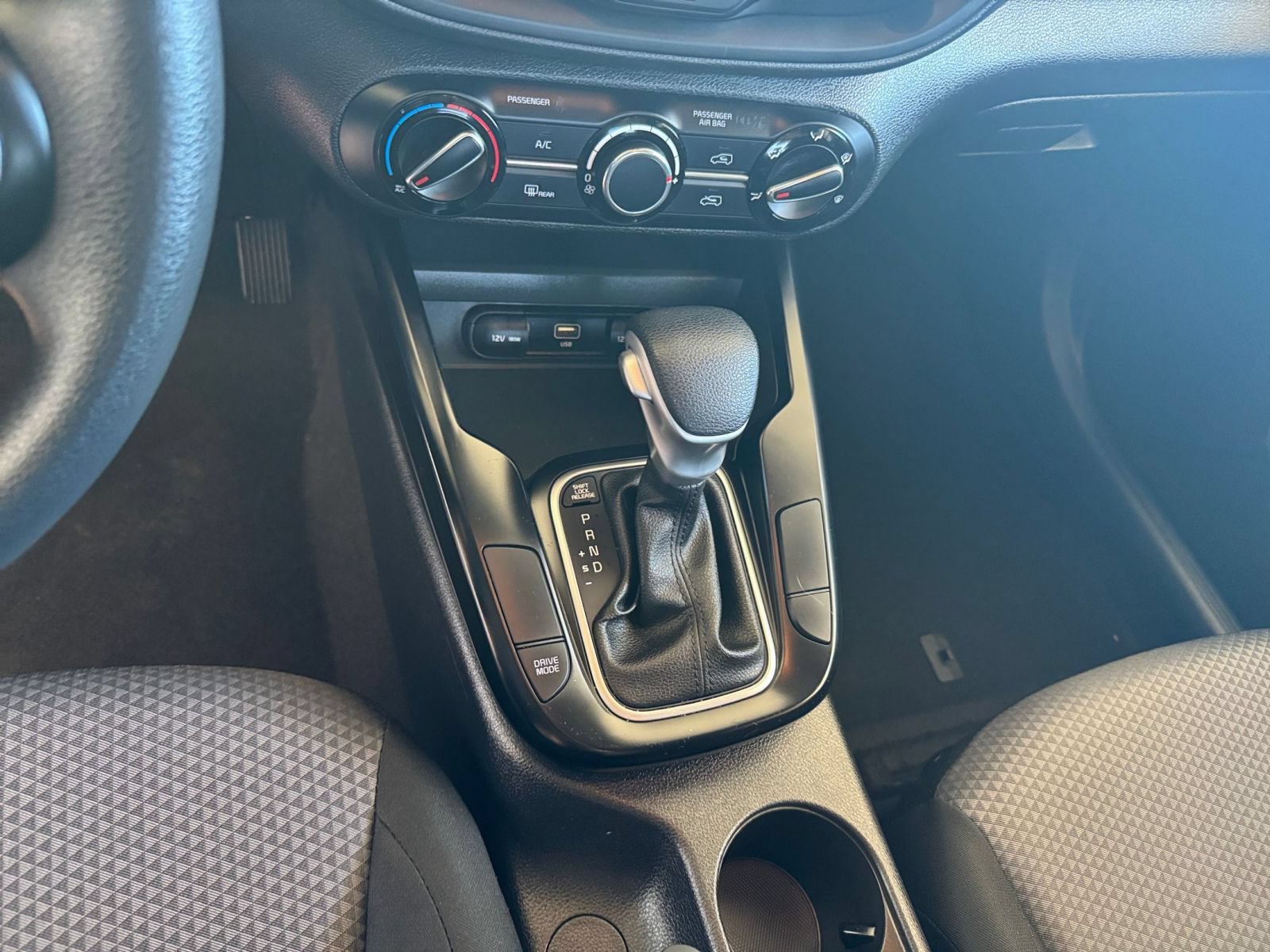 Used 2025 Kia Soul LX w/ LX Technology Package FWD image 41