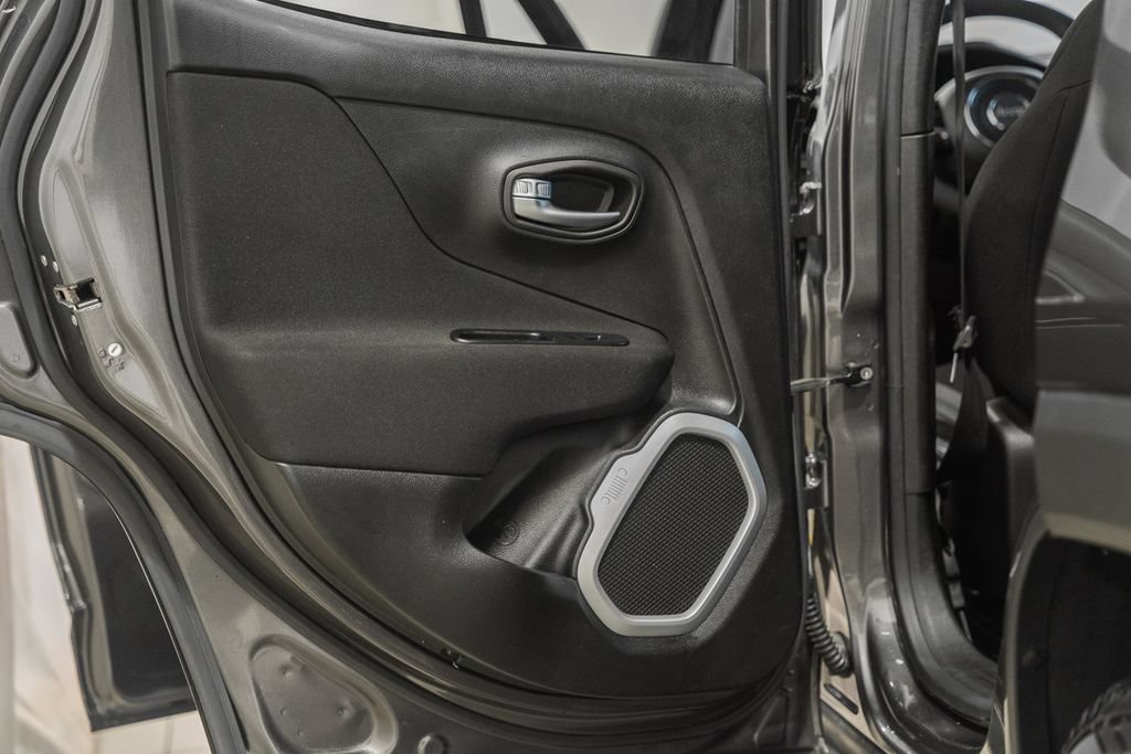 Certified 2018 Jeep Renegade Latitude AWD/4WD image 33