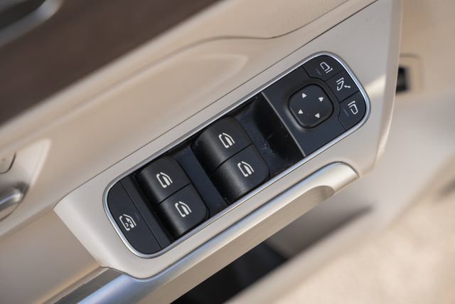 Used 2022 Mercedes-Benz GLB 250 4MATIC image 39