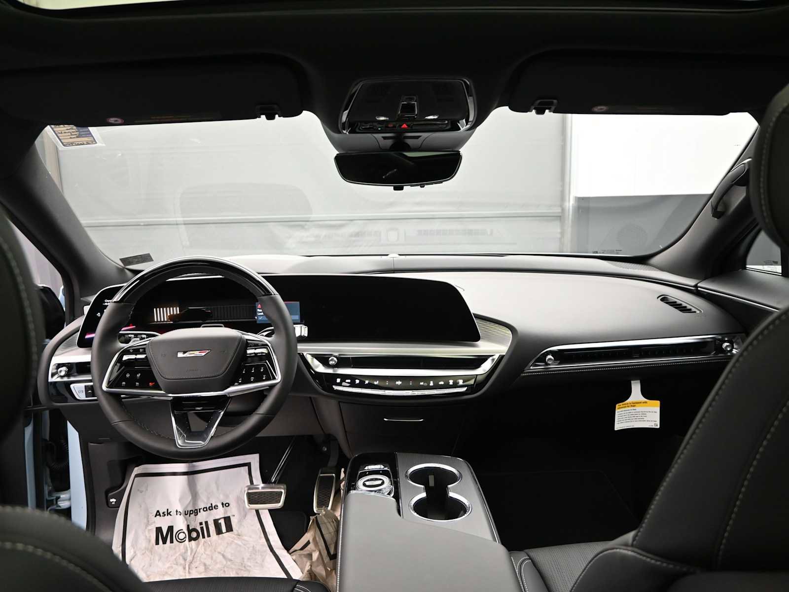 New 2026 Cadillac Lyriq V image 21