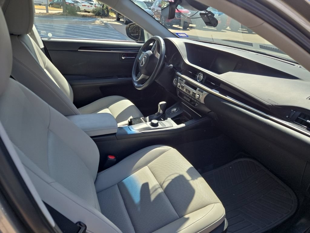 Used 2017 Lexus ES 350 w/ Accessory Package 2 FWD image 9