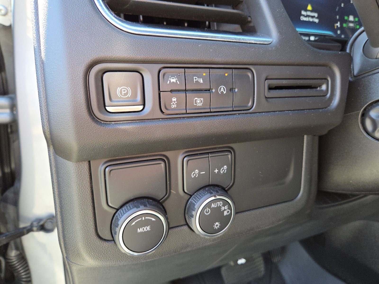 Used 2024 Chevrolet Suburban RST w/ Luxury Package image 11