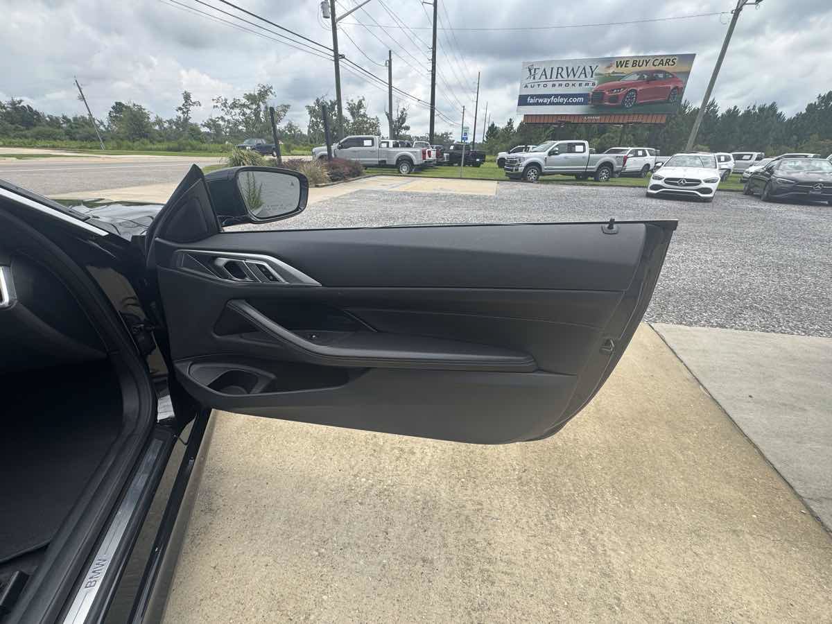 Used 2025 BMW 430i Convertible w/ Premium Package RWD image 25