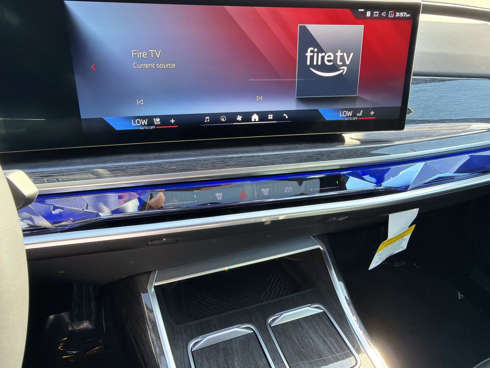 Used 2025 BMW i7 M70 w/ Executive Package image 23