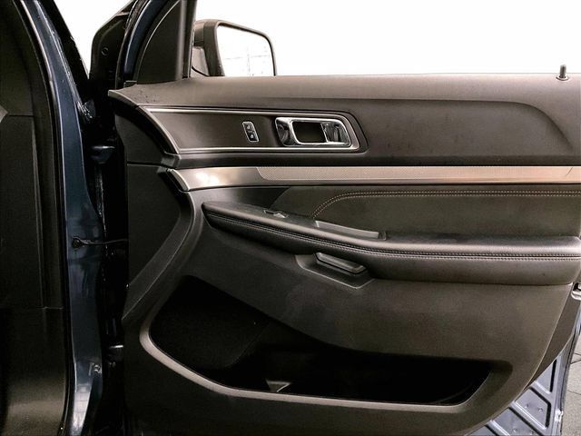 Used 2018 Ford Explorer XLT w/ Equipment Group 202A AWD/4WD image 24