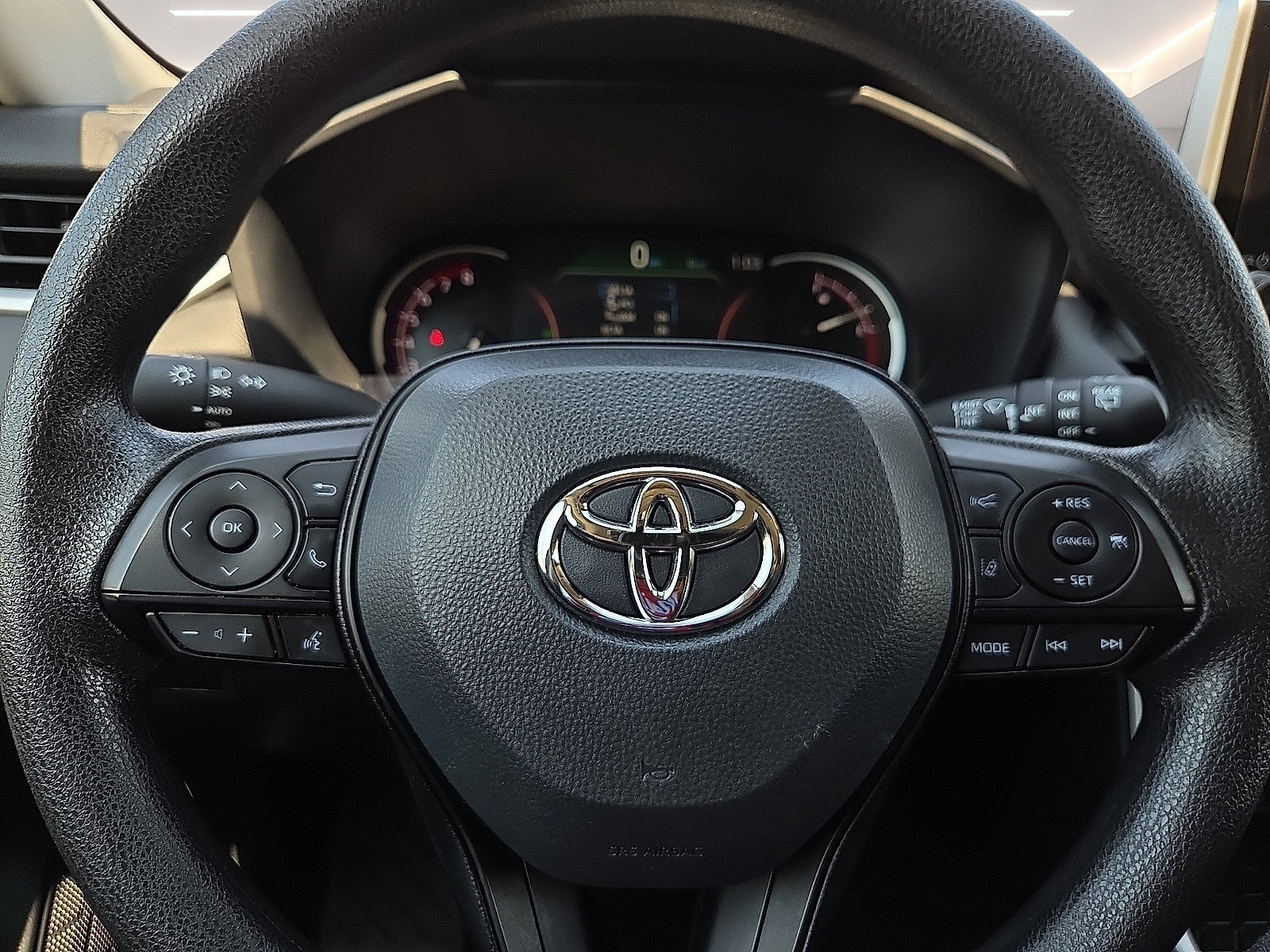 Used 2025 Toyota RAV4 XLE AWD/4WD image 24