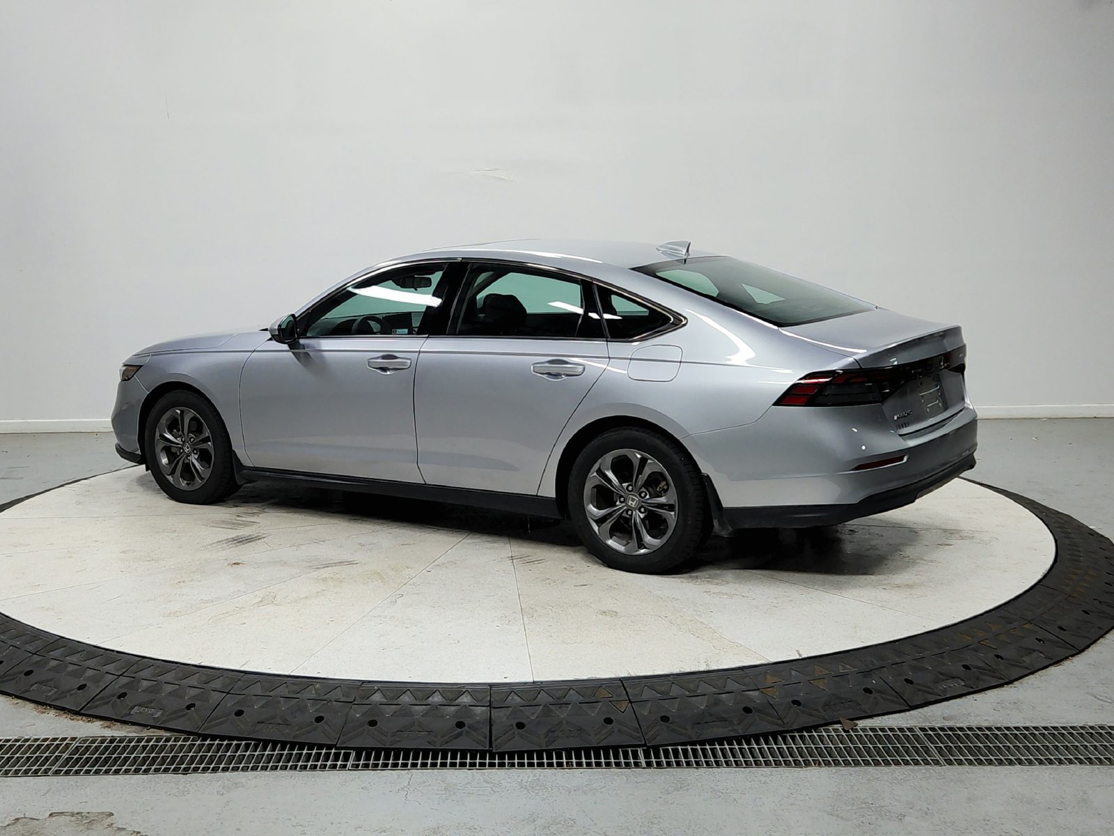Used 2023 Honda Accord EX image 6