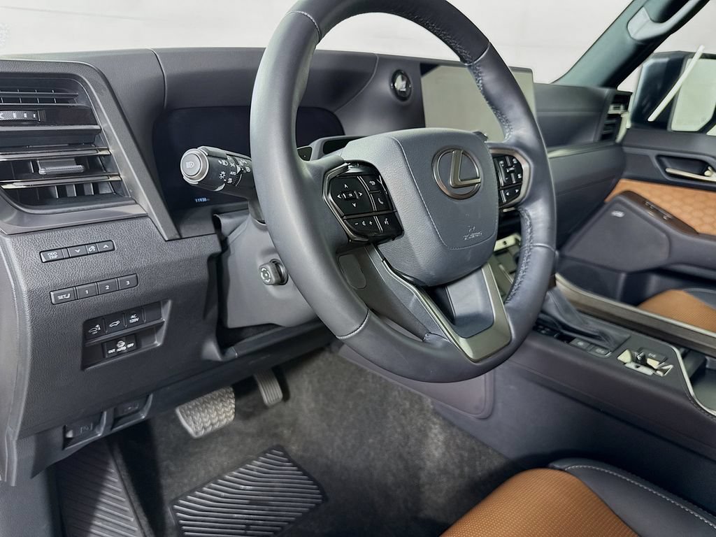 Used 2025 Lexus GX 550 w/ Cold Area Package AWD/4WD image 10