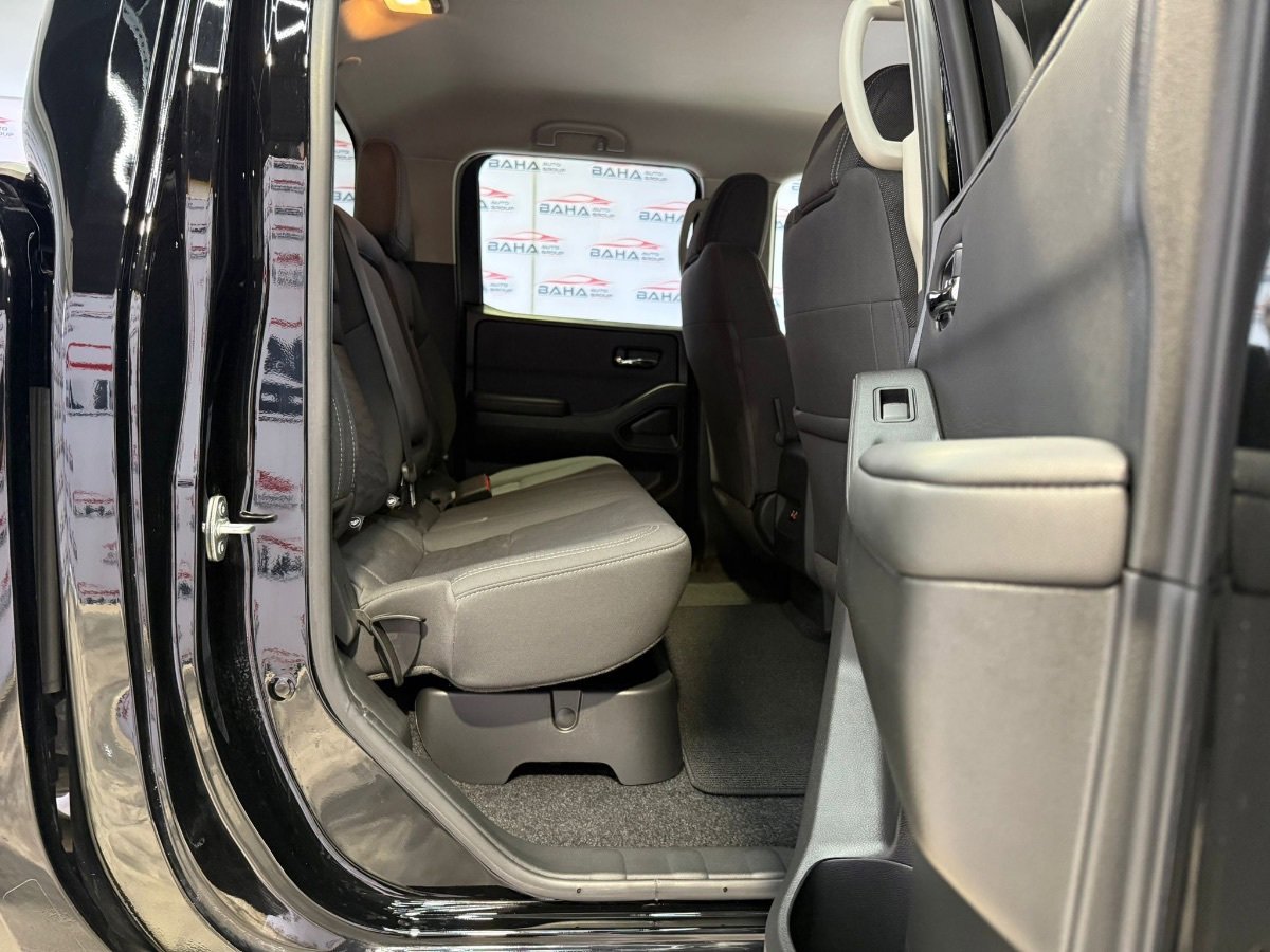 Used 2024 Nissan Frontier SV image 45