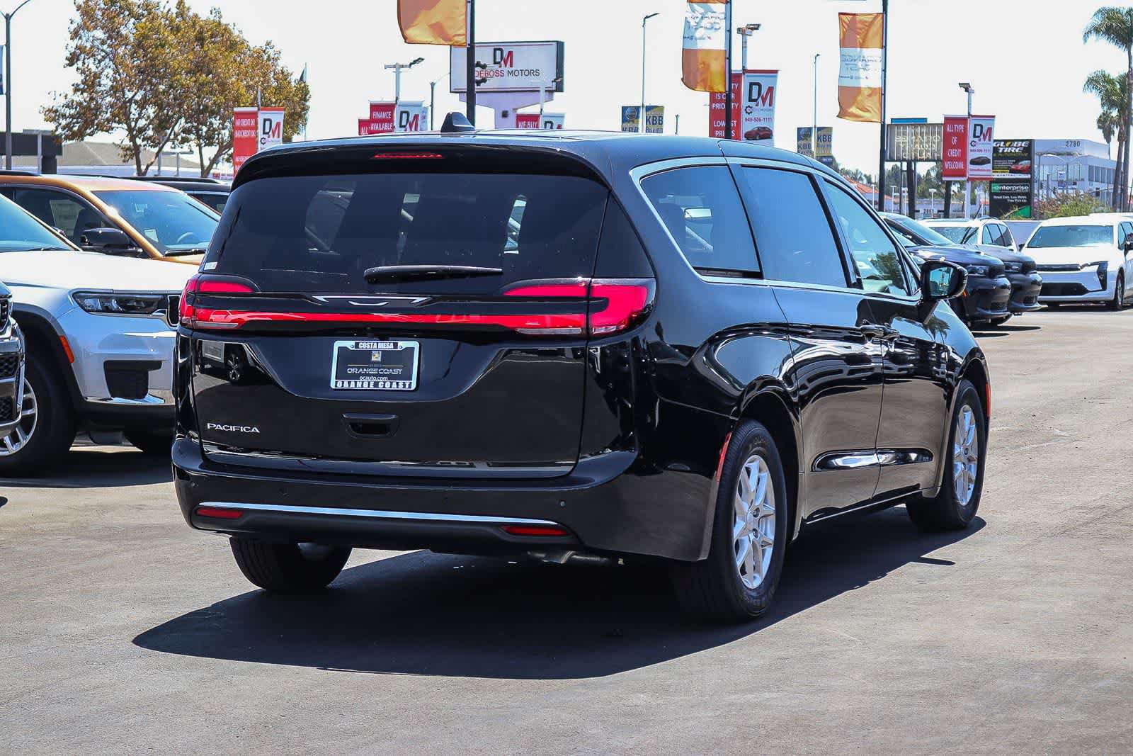 New 2027 Chrysler Pacifica Select FWD image 4