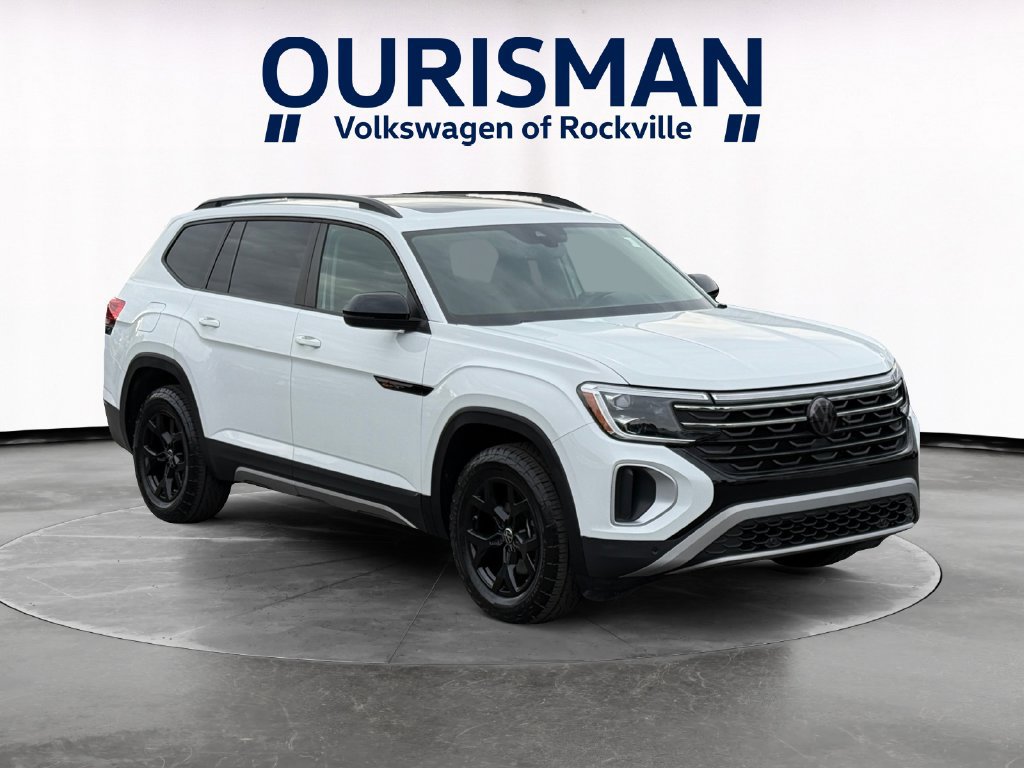 Used 2024 Volkswagen Atlas Peak Edition SE AWD/4WD image 1