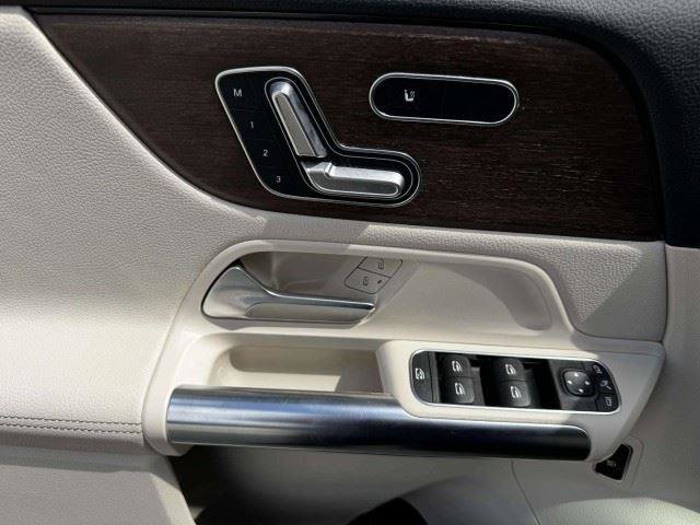 Used 2021 Mercedes-Benz GLA 250 4MATIC w/ Premium Package image 19
