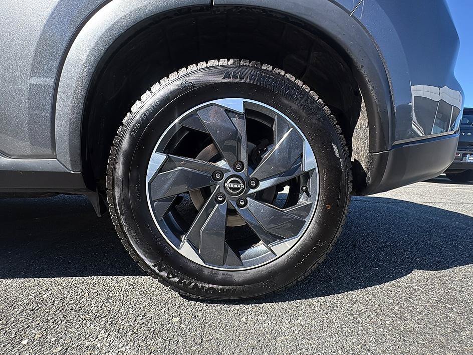 Certified 2025 Nissan Rogue SV AWD/4WD image 10