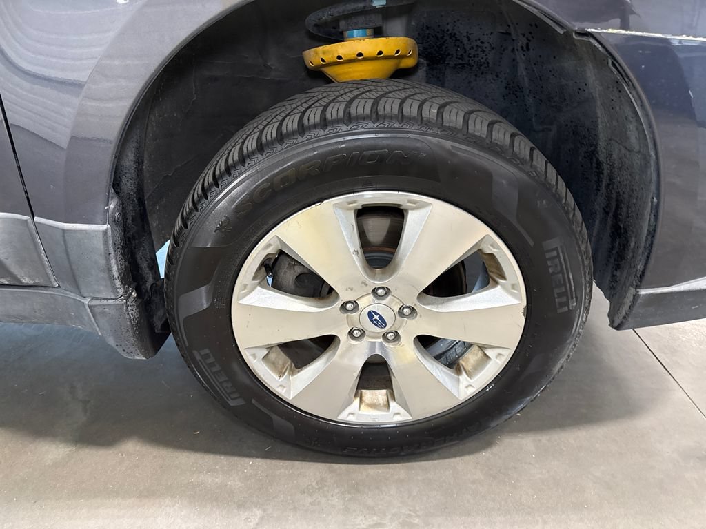 Used 2012 Subaru Outback 3.6R Limited w/ Moonroof Pkg AWD/4WD image 17