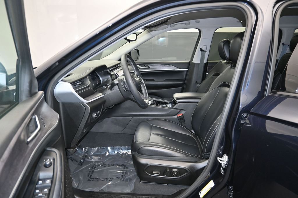 Used 2023 Jeep Grand Cherokee Limited AWD/4WD image 12