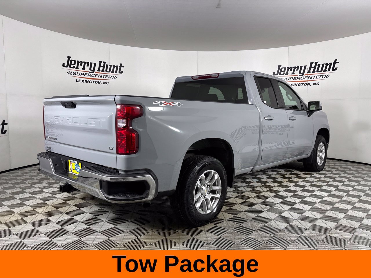 Used 2024 Chevrolet Silverado 1500 LT AWD/4WD image 6