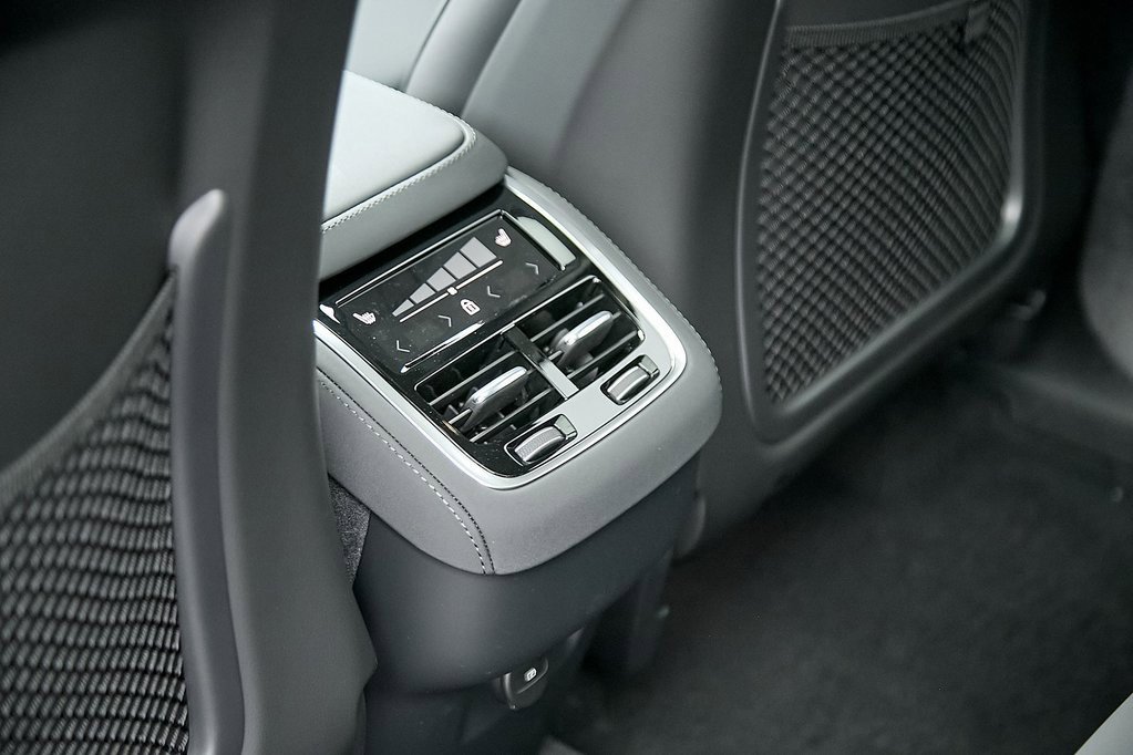New 2025 Volvo XC90 B6 Core w/ Protection Package Premier image 20