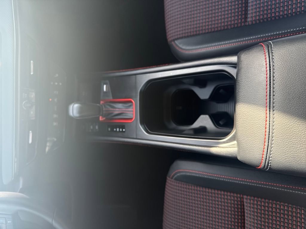 Used 2025 Nissan Kicks SR w/ SR Premium Package image 28