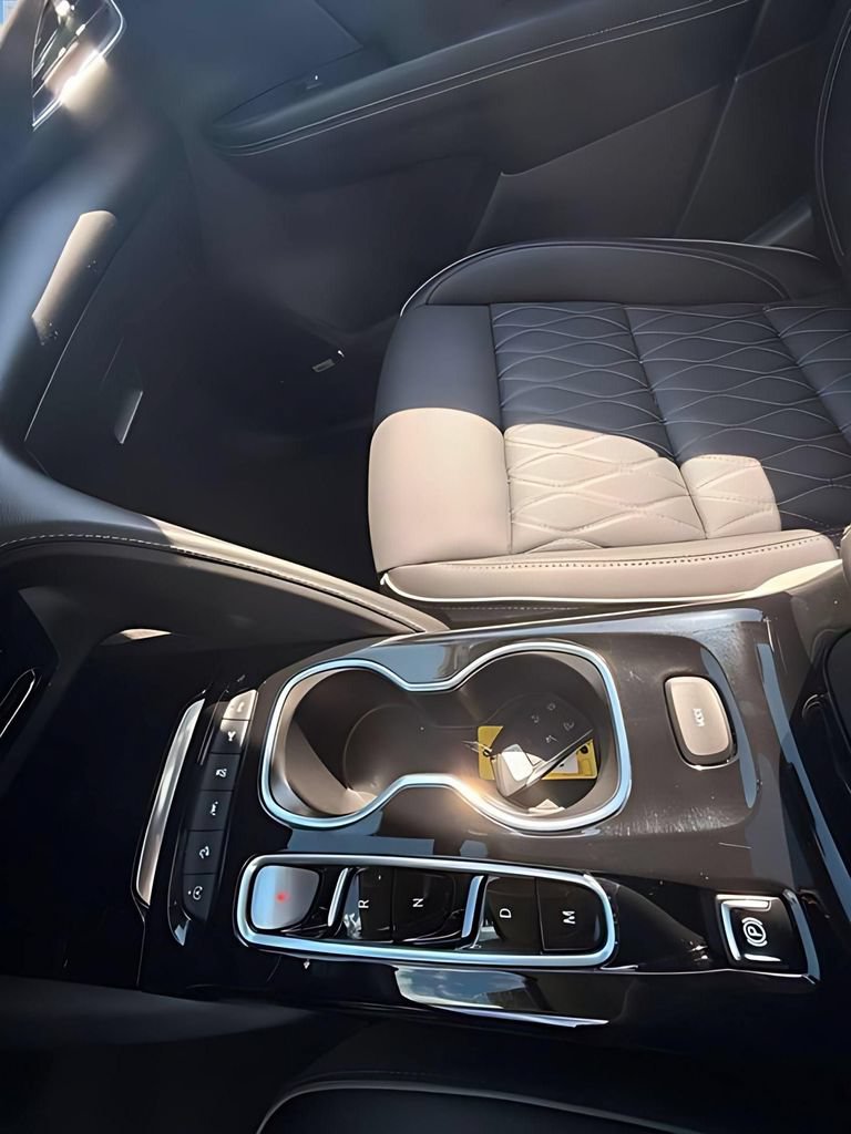 Used 2023 Buick Envision Avenir AWD/4WD image 22