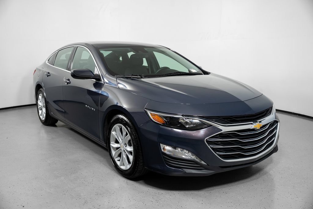Used 2025 Chevrolet Malibu LT FWD image 2