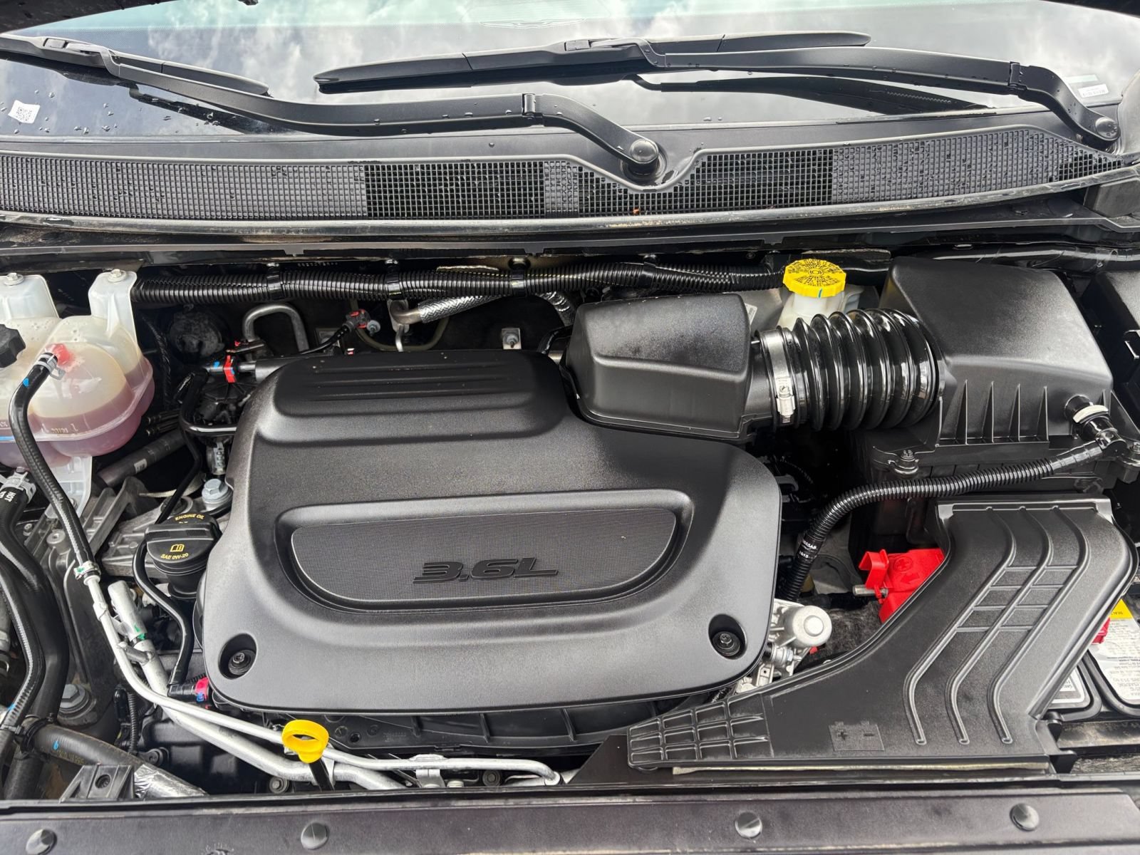 Used 2025 Chrysler Pacifica Limited FWD image 36