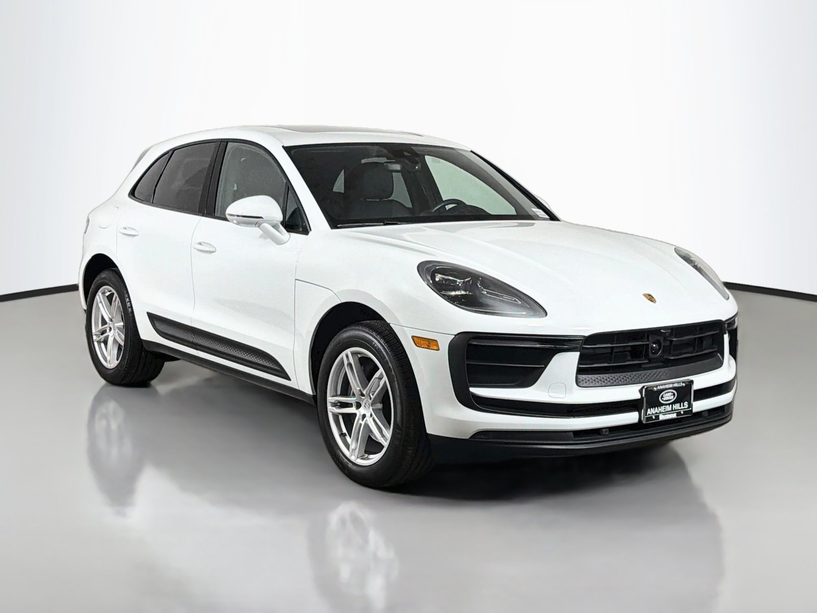 Used 2024 Porsche Macan w/ Premium Plus Package AWD/4WD image 7