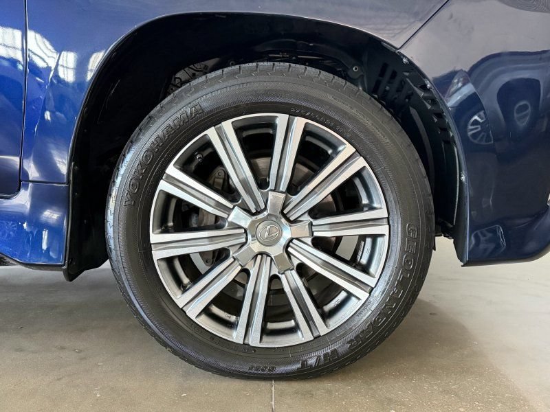 Used 2016 Lexus LX 570 4WD w/ Luxury Package image 10