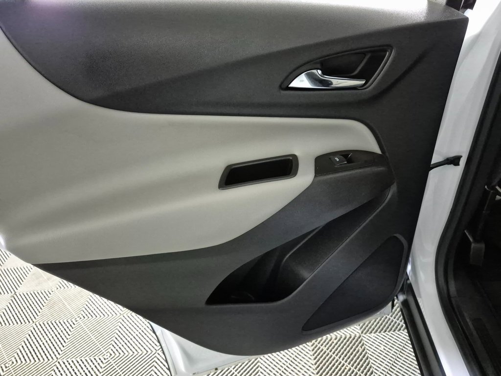 Used 2022 Chevrolet Equinox LS w/ LS Convenience Package image 23