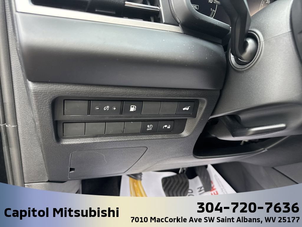 New 2025 Mitsubishi Outlander SE image 20