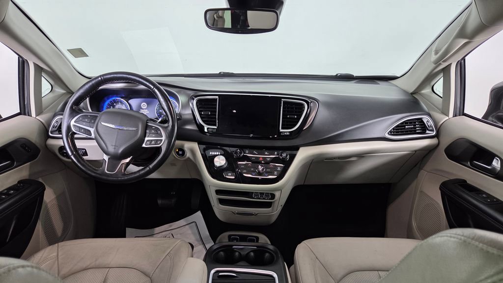 Used 2021 Chrysler Pacifica Touring-L FWD image 36