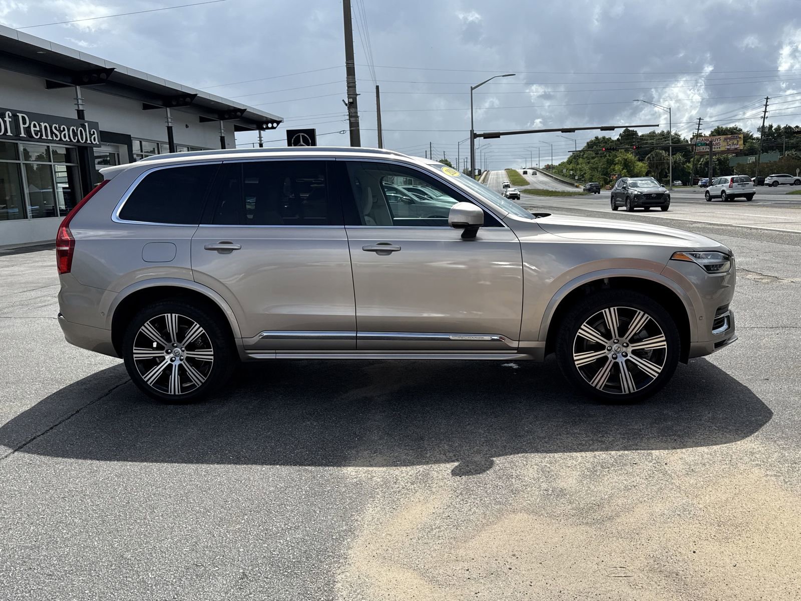 Used 2024 Volvo XC90 T8 Plus w/ Protection Package Premier image 6