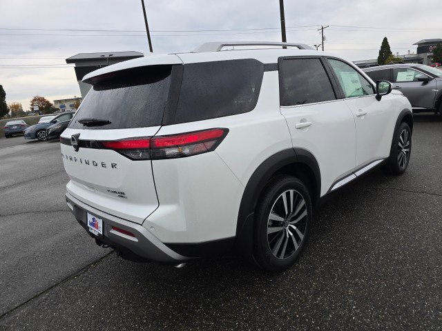 New 2025 Nissan Pathfinder Platinum w/ Cargo Package image 4