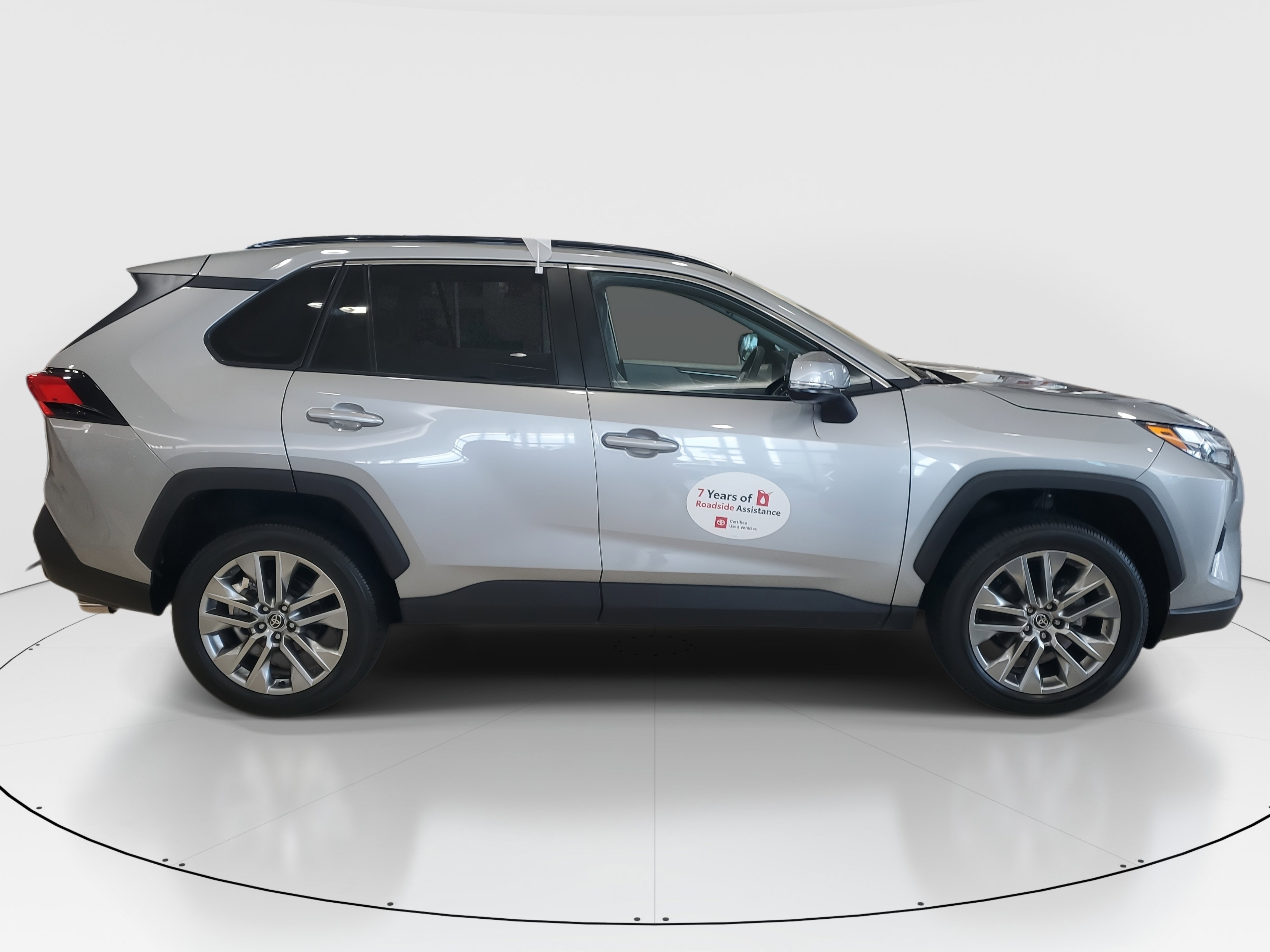 Used 2023 Toyota RAV4 XLE Premium image 2