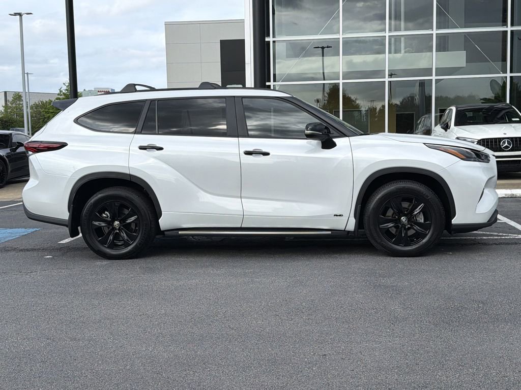 Used 2024 Toyota Highlander XLE AWD/4WD image 2