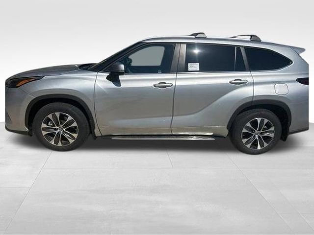Used 2025 Toyota Highlander XLE image 4
