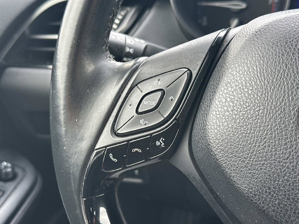 Used 2018 Toyota C-HR XLE FWD image 22