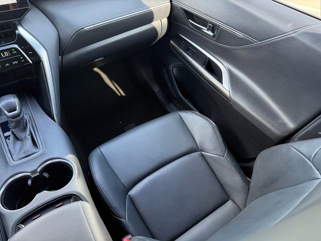 Used 2024 Toyota Venza XLE image 29