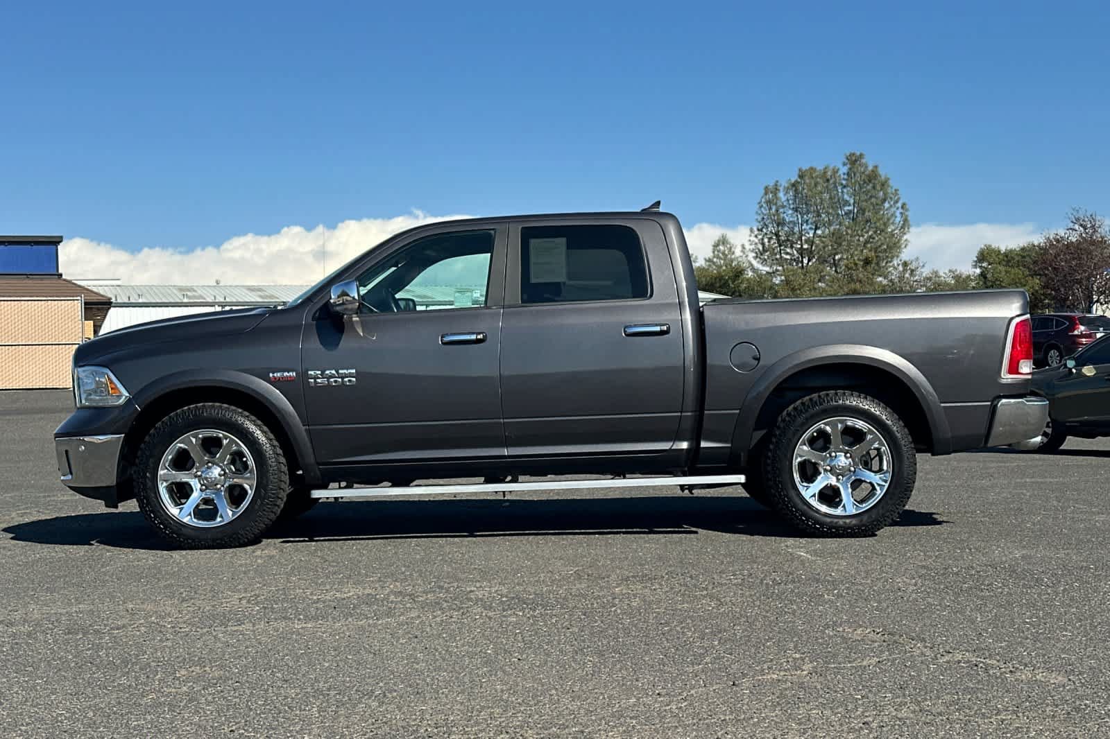 Used 2018 RAM 1500 Laramie w/ Convenience Group AWD/4WD image 6