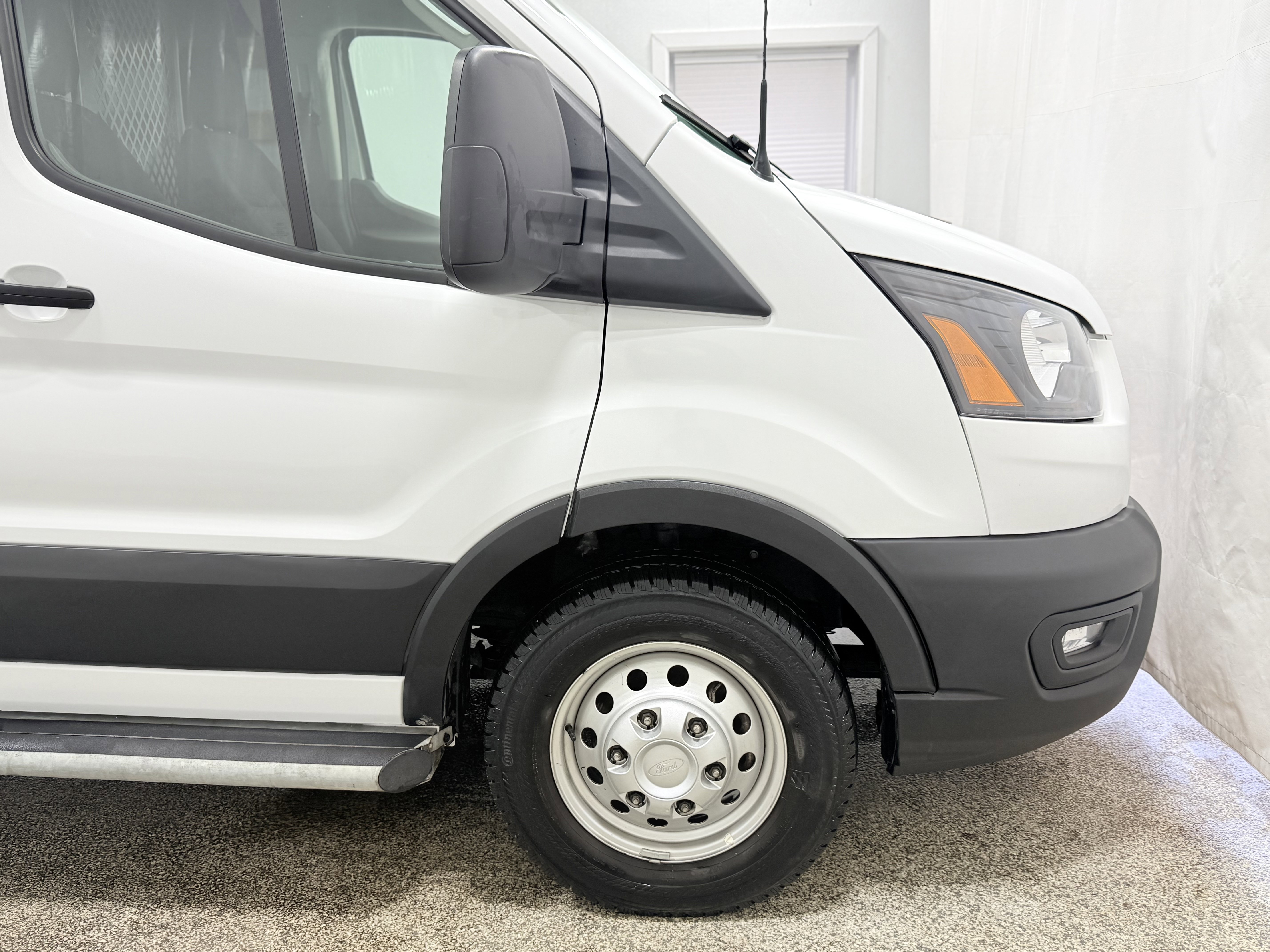 Used 2024 Ford Transit 250 Low Roof AWD w/ Exterior Upgrade Package image 26