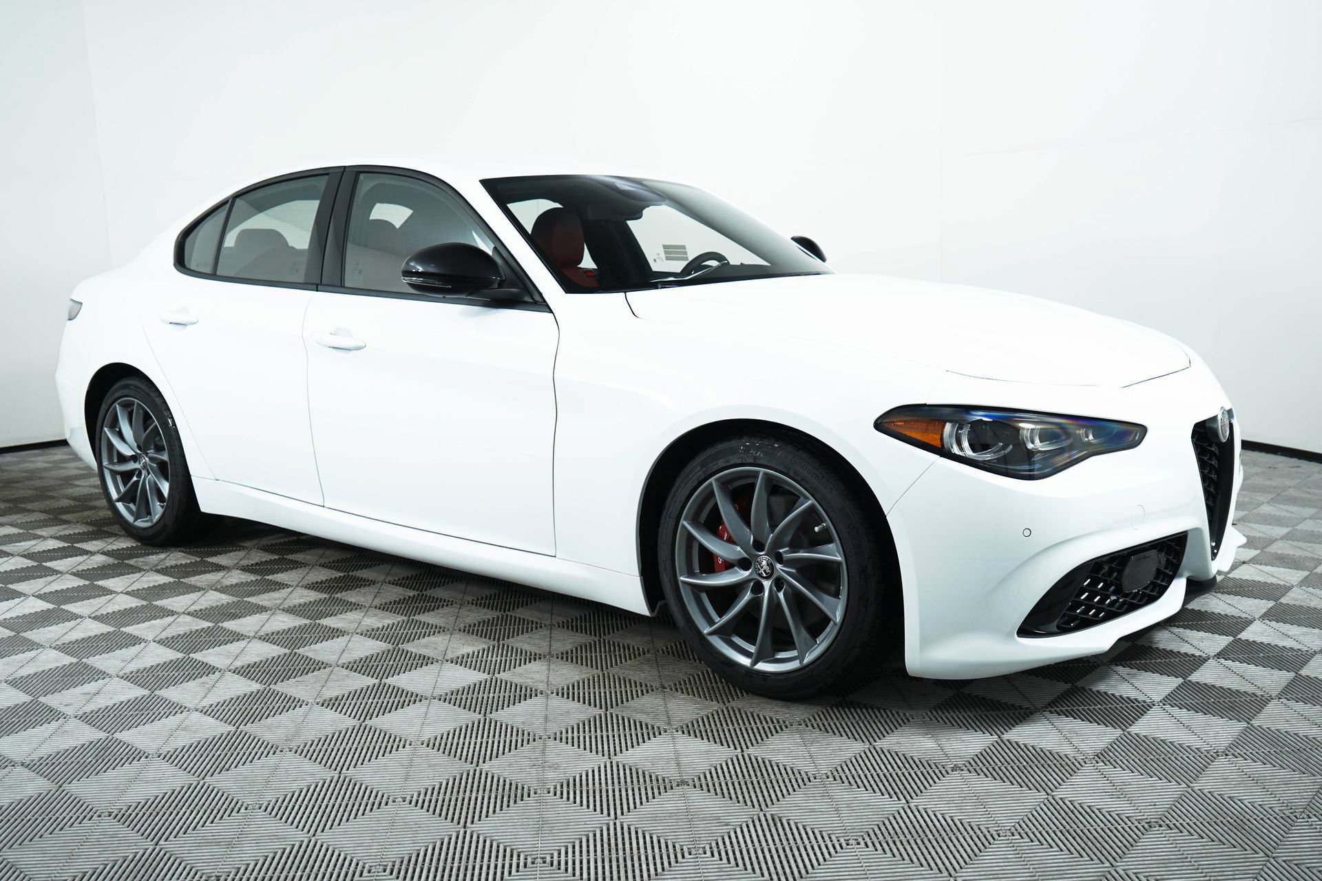New 2024 Alfa Romeo Giulia Sprint RWD image 1