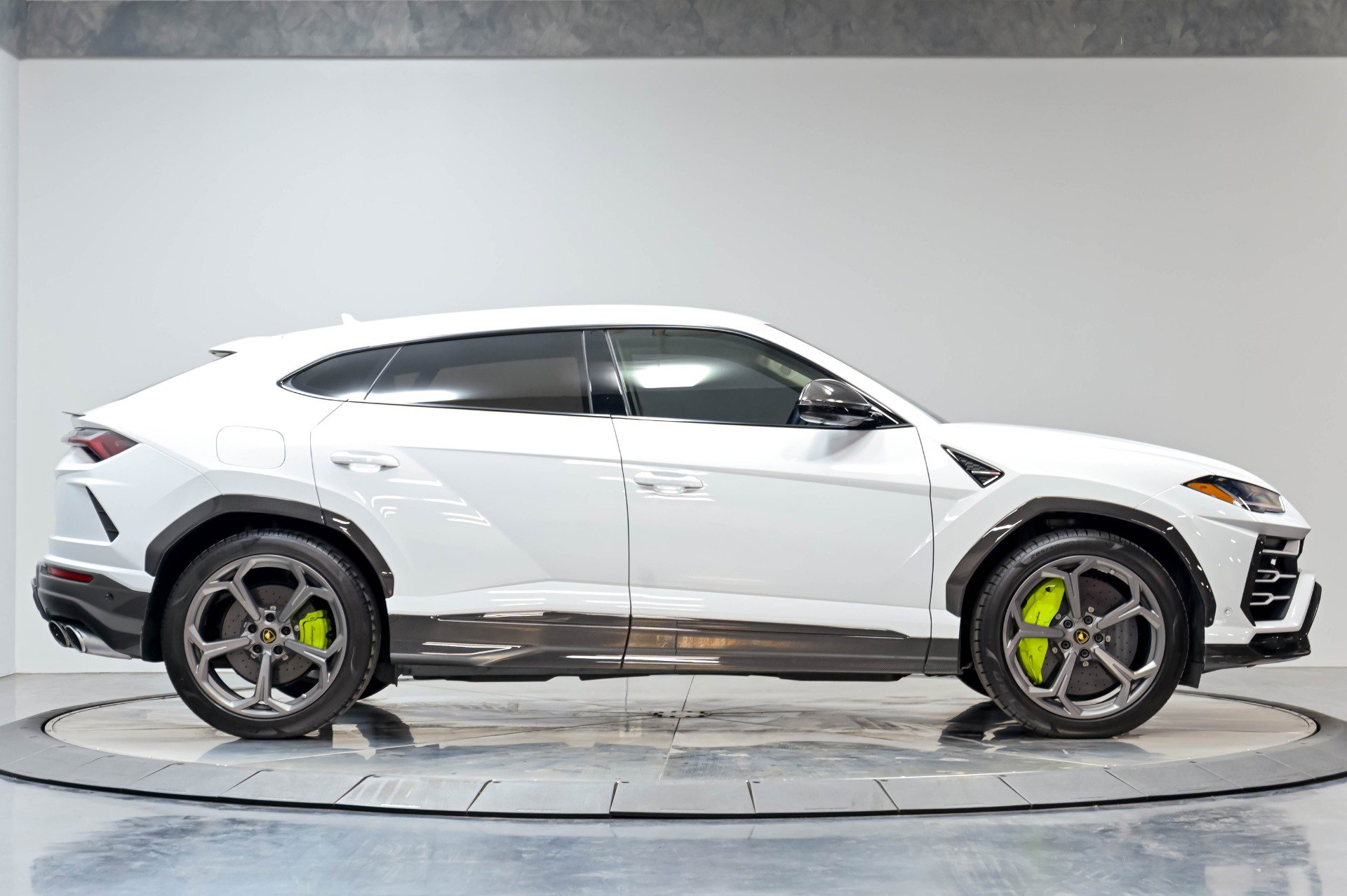 Used 2020 Lamborghini Urus AWD/4WD image 19