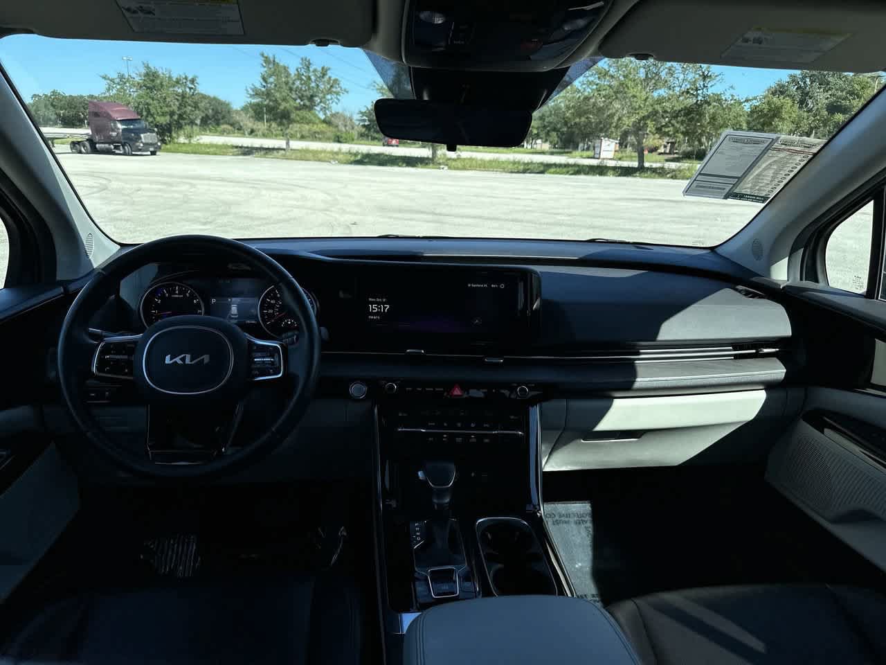Used 2024 Kia Carnival EX FWD image 15