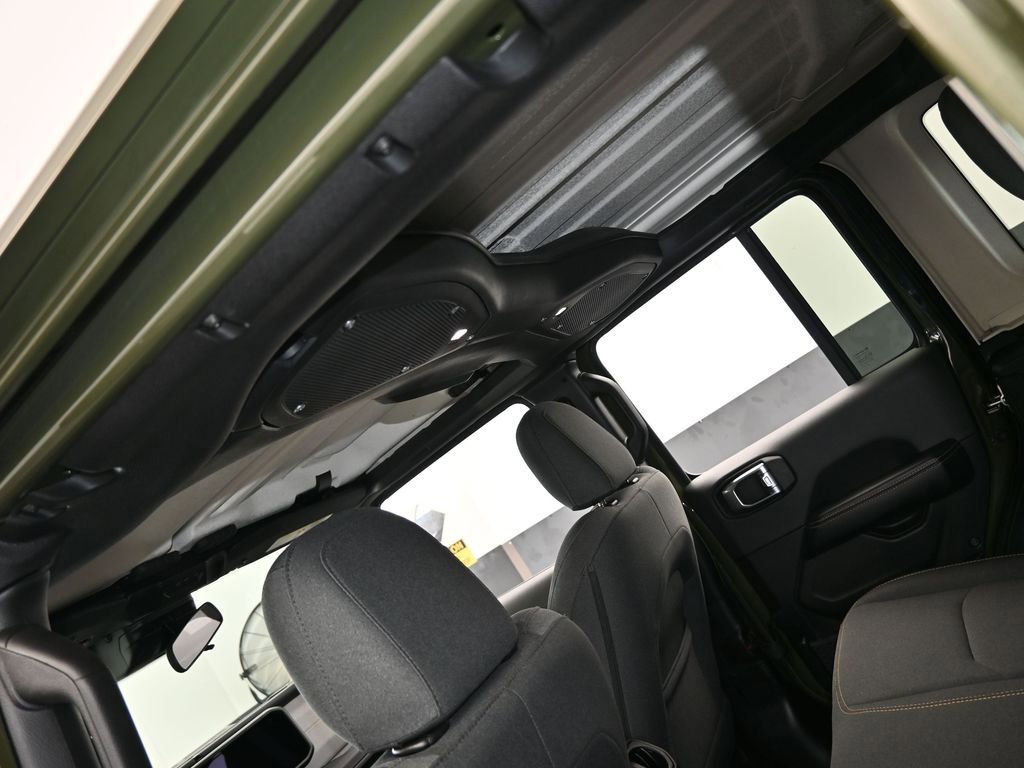 Used 2024 Jeep Wrangler Unlimited Sahara image 38