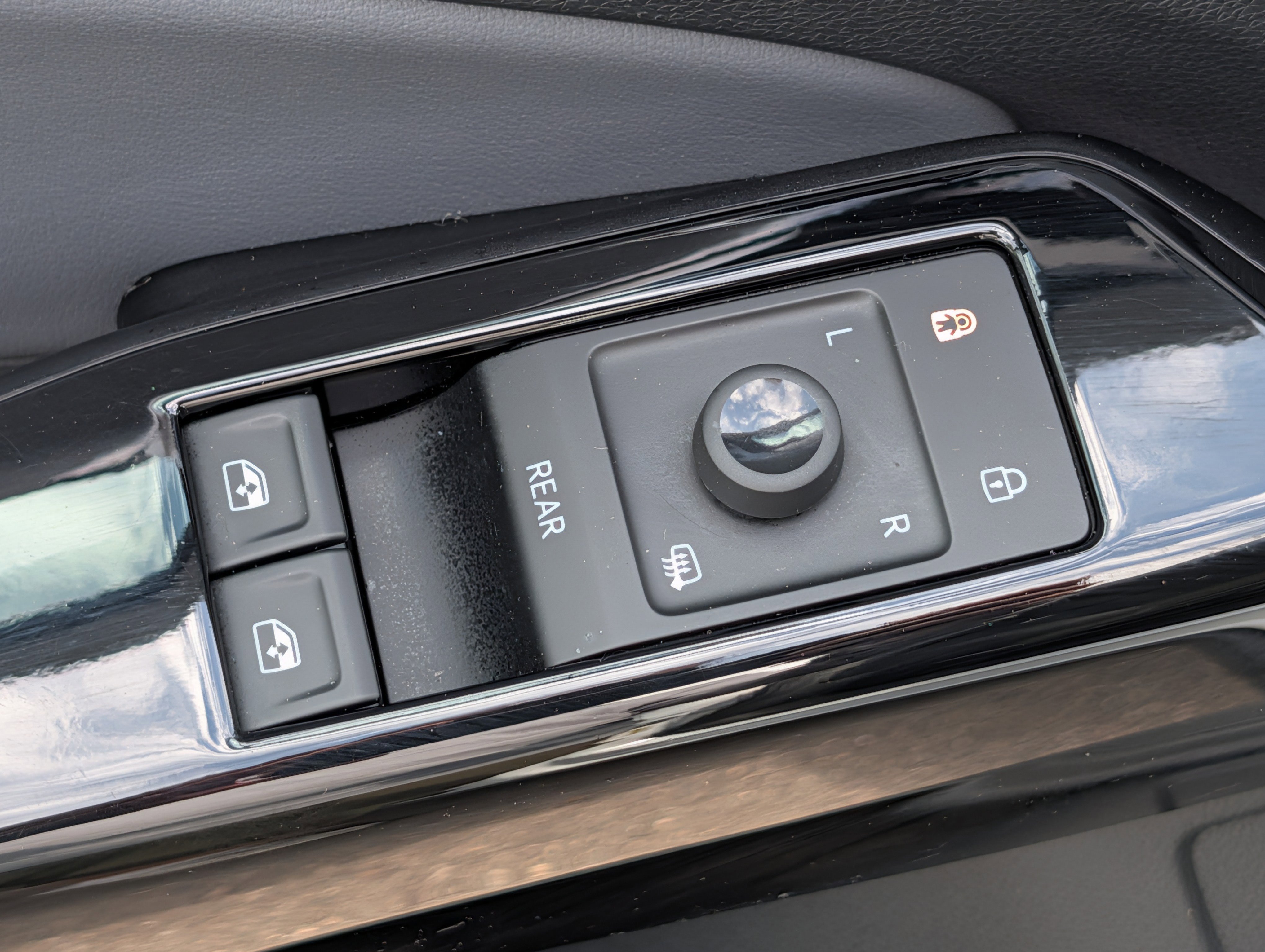 Used 2022 Volkswagen ID.4 Pro AWD/4WD image 19
