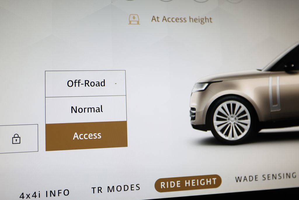 Used 2024 Land Rover Range Rover SE image 31