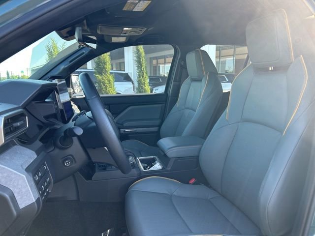 Used 2025 Toyota 4Runner Trailhunter AWD/4WD image 23