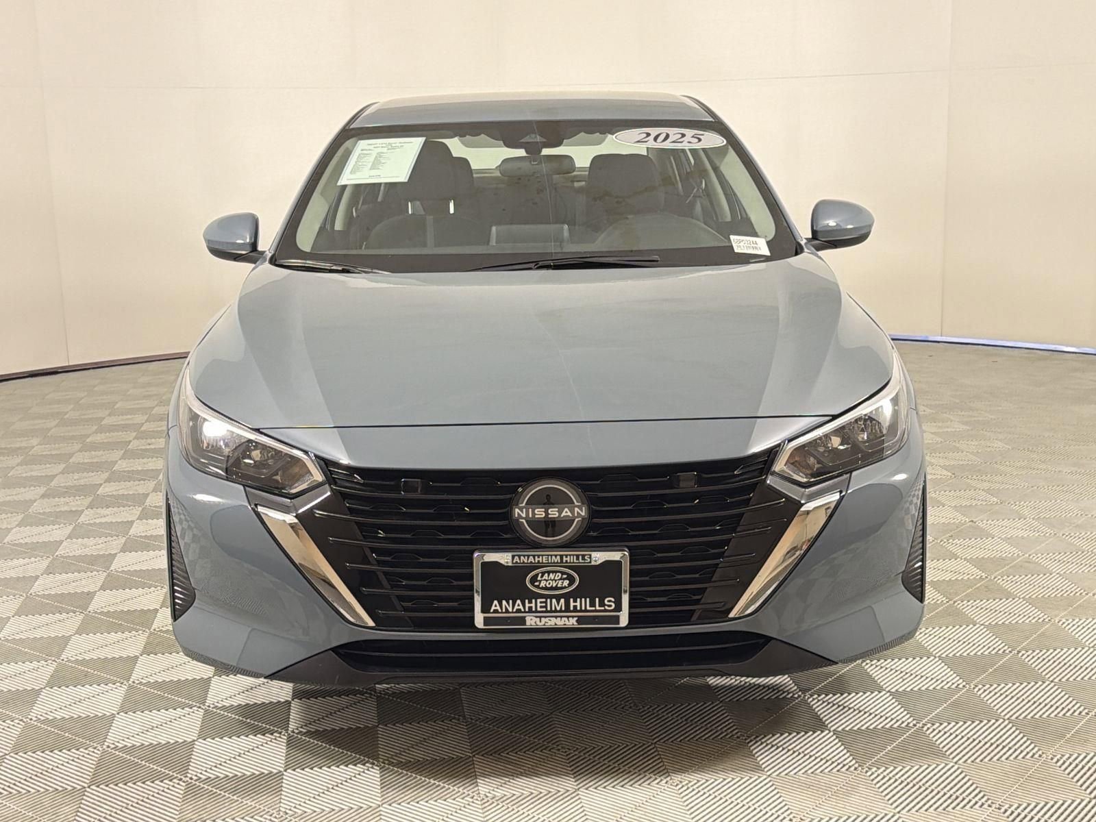Used 2025 Nissan Sentra SV FWD image 8